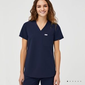 FIGS Large Catarina One-Pocket Scrub Top